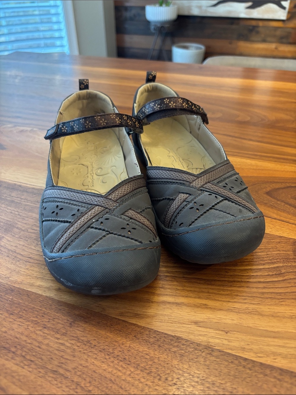 JBU J-41 Mary Jane Brown Floral Flats Shoe Women’s Size 10
